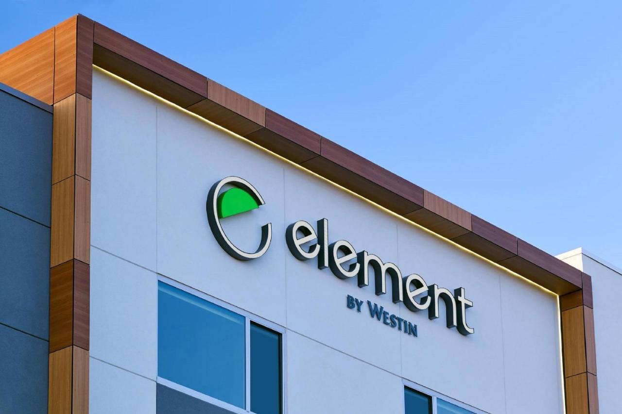 Element Hampton Peninsula Town Center Hotel Exterior photo