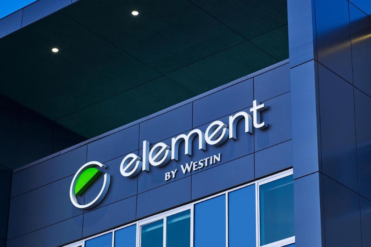 Element Hampton Peninsula Town Center Hotel Exterior photo