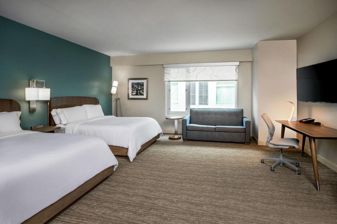 Element Hampton Peninsula Town Center Hotel Exterior photo