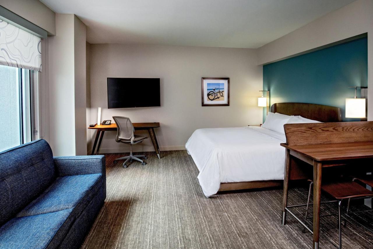 Element Hampton Peninsula Town Center Hotel Exterior photo