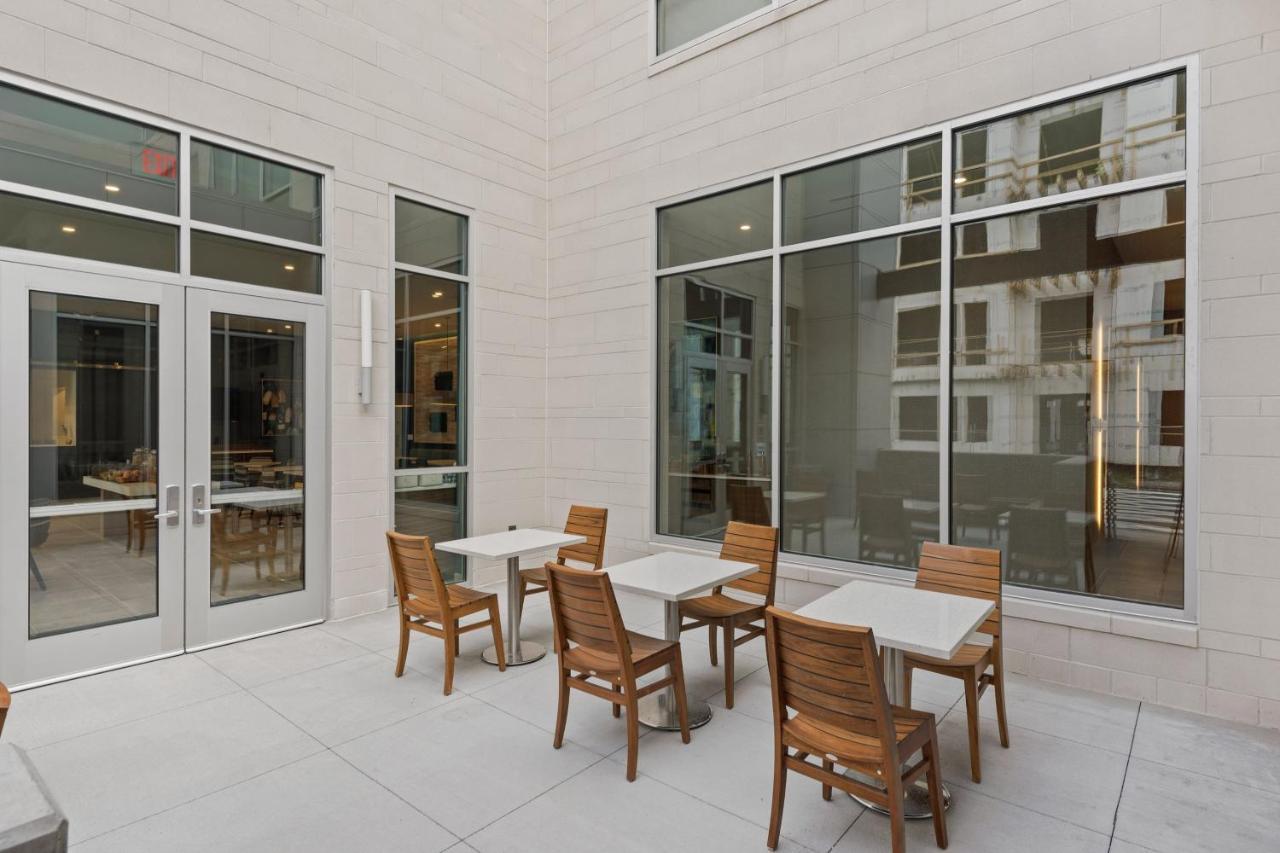 Element Hampton Peninsula Town Center Hotel Exterior photo