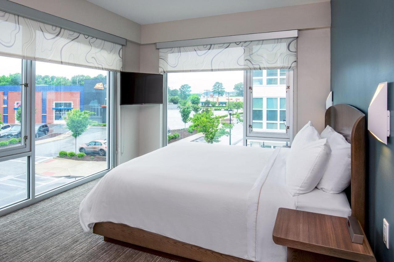 Element Hampton Peninsula Town Center Hotel Exterior photo